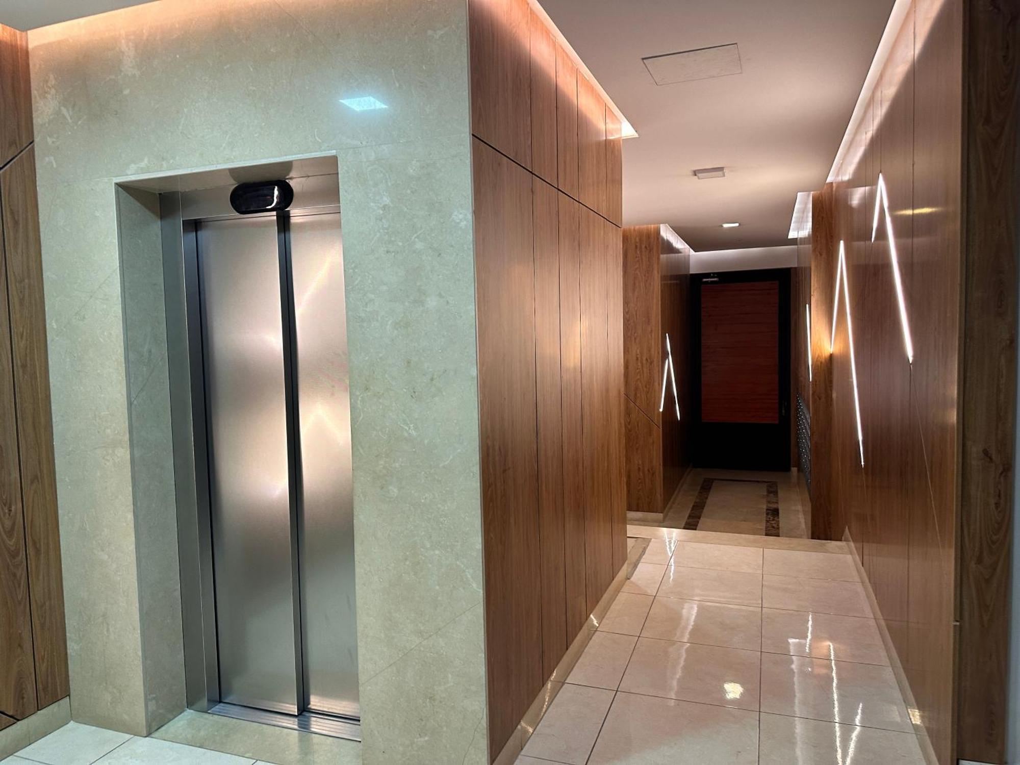 Spacious 2-Bedroom Apartment Near Center 地拉那 外观 照片